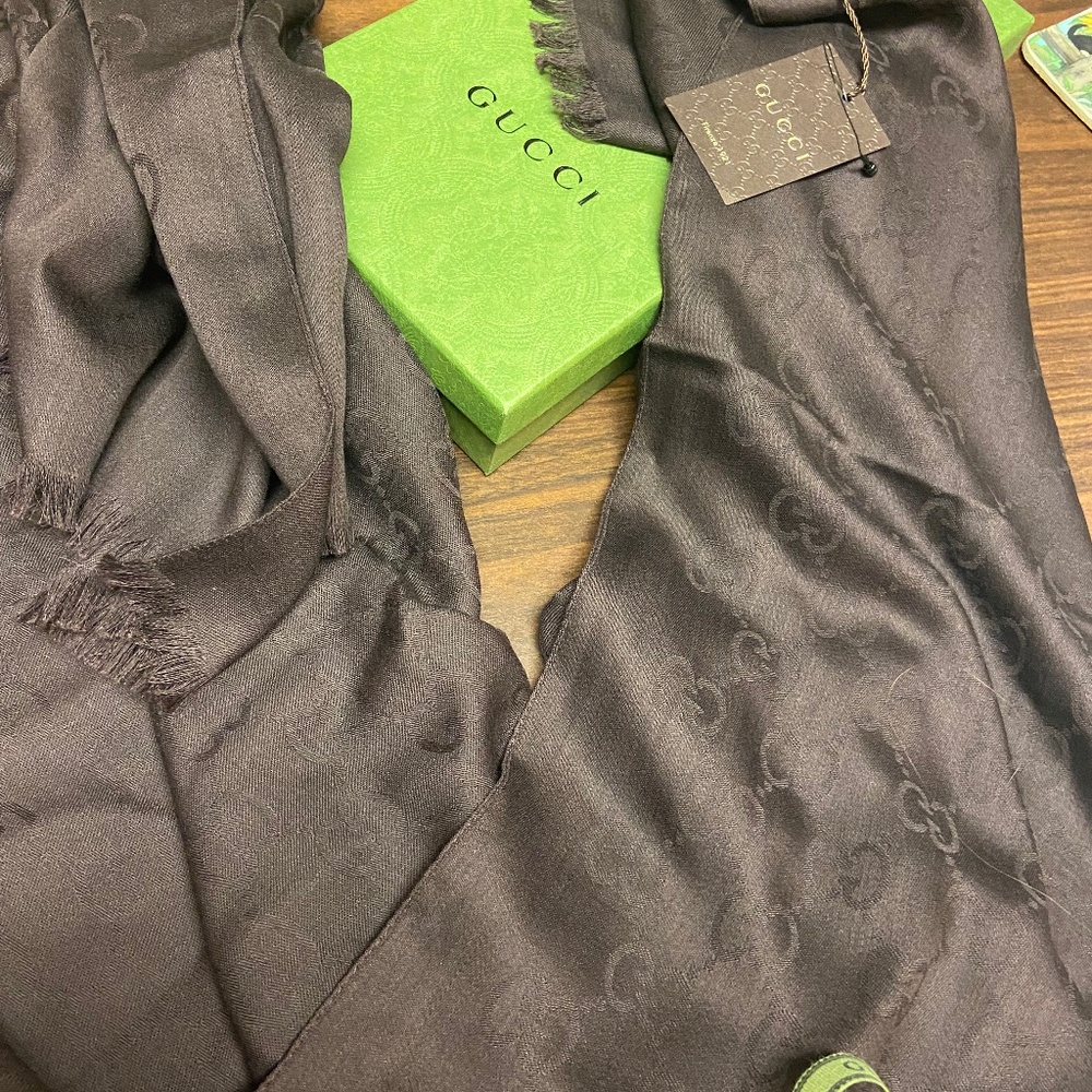 Gucci shawl -70x 200